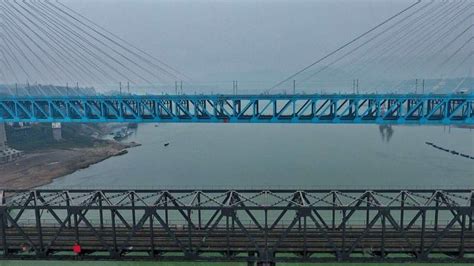 四川泸州白沙长江大桥建设正酣-人民图片网