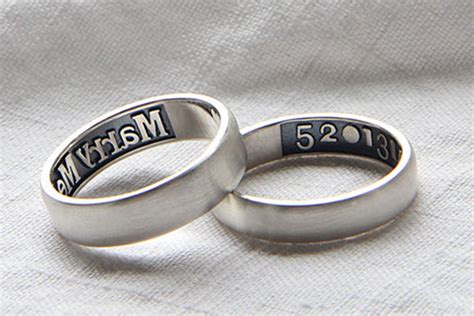 刻在戒指上的字有哪些 情侣戒指刻字内容大全 - 中国婚博会官网