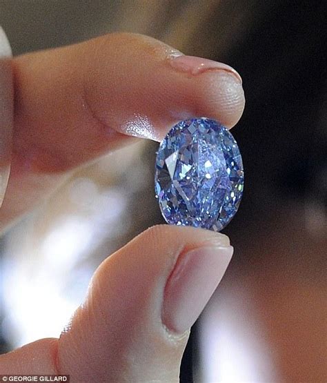 估价3亿元！史上最大蓝钻将拍卖：15克拉重_凤凰网