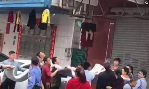 广东：1岁男童5楼坠落 众人用棉被接住(图)_新闻频道_中国青年网