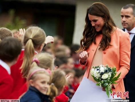 威廉王子和凯特王妃传授育儿经，看看皇室怎么带娃|每日星报|夏洛特|凯特王妃_新浪新闻