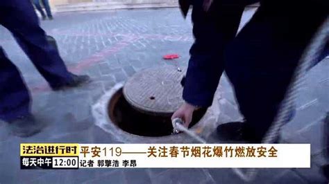 10岁小孩掉入下水道泡在冰冷污水中，民警放下梯子跪地将其拉出_武汉_新闻中心_长江网_cjn.cn