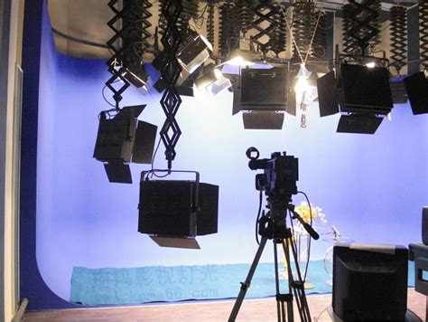 演播室灯光工程|四川南充电视台56平米虚拟演播室灯光|武汉珂玛影视灯光科技有限公司