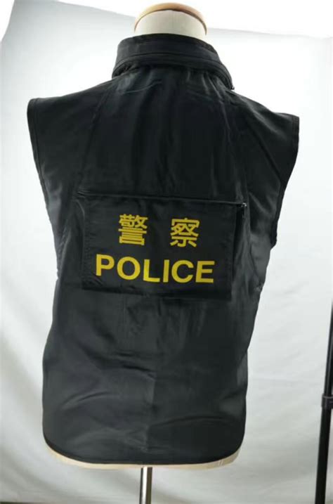 港警新装备亮相，增加防割颈设计！警员昨日首度穿新款防护服装执勤