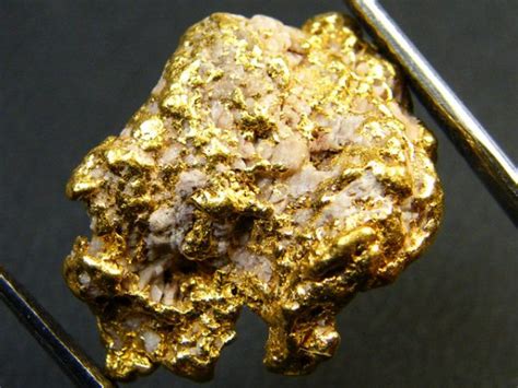 金矿石原石图片