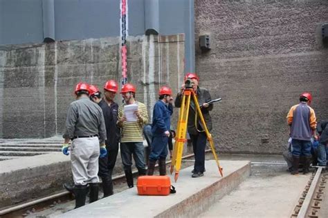 建筑工地上的测量仪器高清图片下载-正版图片600330037-摄图网