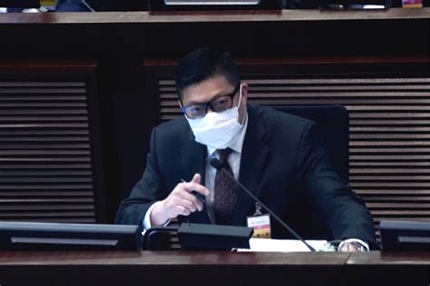 香港警务处处长邓炳强：尊重新闻自由 需防止有人在传媒后方袭警__凤凰网