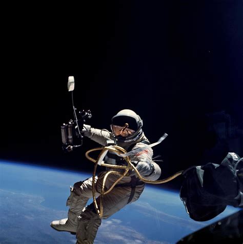 人类太空飞行50年之最：最年轻宇航员仅26岁