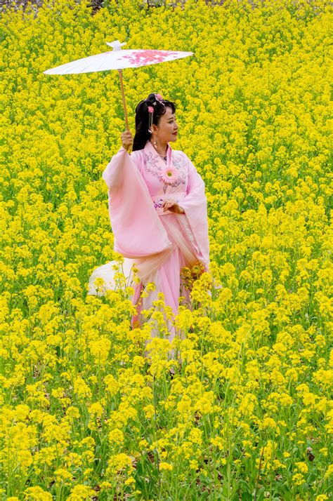 2005年《幸福像花儿一样》，殷桃饰演大梅，敢作敢当敢爱敢恨……_手机新浪网