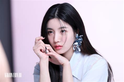 女爱豆权恩妃图片