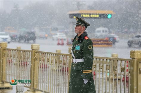 初雪|忠诚驻守在风雪中 - 中国军网
