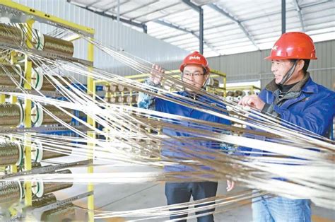 世界首条2400孔漏板拉丝智能化池窑生产线在华蓥达到设计产能标准_玄武岩