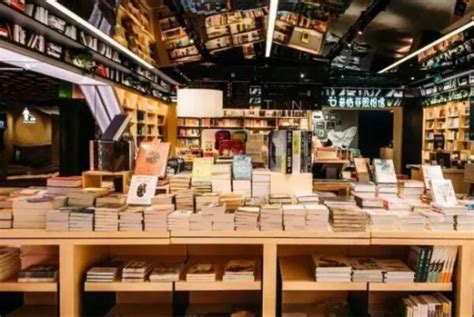 在十三朝古都西安创造一个轻盈洁白的钟书阁书店-设计风向