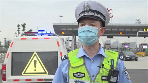 高速交警为国庆长假道路安全保驾护航 - 龙港新闻网