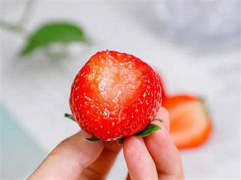 丹东草莓正宗新鲜红颜99牛奶草莓奶油九九大草莓孕妇水果顺丰礼盒-淘宝网