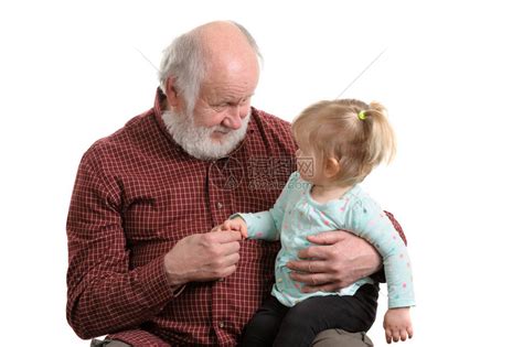 小孙女坐在她爷的膝高清图片下载-正版图片505857879-摄图网