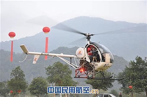 霸气!看直-9多用途直升机低空飞越山谷-北京时间