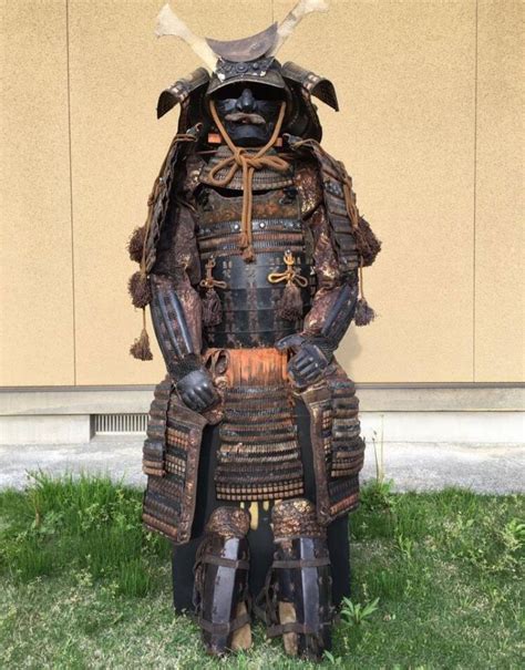 日本铠甲武士带的那种面具艺名叫什么，鬼脸一样的，有点像石狮子的头，有艺术图的就发张