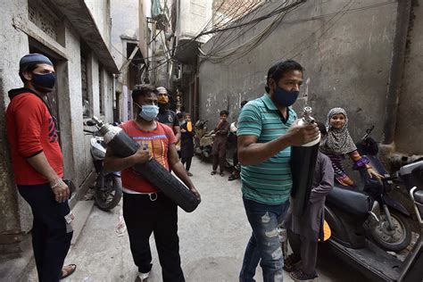 印度疫情形势严峻 医用氧气等医疗资源紧缺