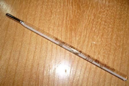 体温计发烧图片
