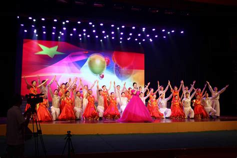《我爱你中国》大型歌舞圆满参演香城大舞台 - 联合水务有限公司