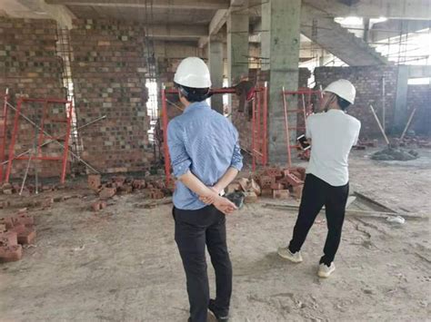 建筑工程系组织学生到新校区在建项目工地开展砌筑工程施工实训教学 - 湄洲湾职业技术学院