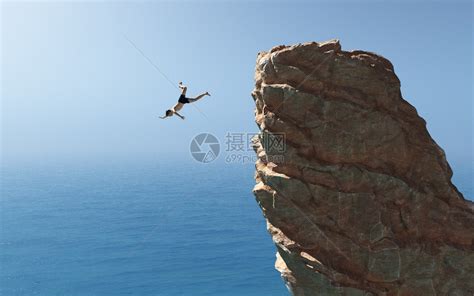人从悬崖上跳入大海这是高清图片下载-正版图片504966555-摄图网