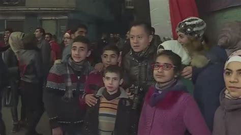 叙利亚民众在新年挂起了中国国旗 这是他们表示感谢的方法_凤凰网视频_凤凰网