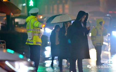 中国第一个全向十字路口亮相北京 行人可直接斜穿马路_TOM资讯