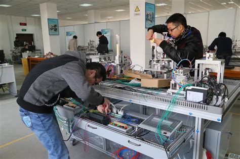 2015年“亚龙杯”高职院校自动化生产线安装与调试技能大赛在我院举行 -共青团武汉船舶职业技术学院委员会