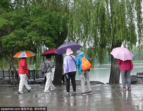 暴雨+雷电双预警！实拍北京多区出现降雨——_北京日报网