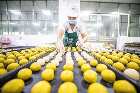 贵州毕节：古法红酸汤 “酿出”致富路-人民图片网