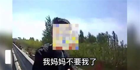 女儿不让座被父亲在潍坊高速“扔”下，妈妈不堪其扰将父女都赶下车_凤凰网视频_凤凰网