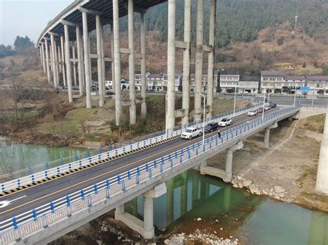 中老铁路（广元—万象）国际班列今日首发|界面新闻 · 中国