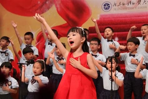 定边县第二小学校举行校园歌咏比赛活动 - 定边县人民政府