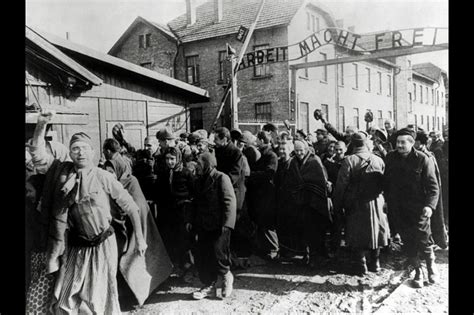 历史上的今天8月7日_1933年达豪集中营的囚犯开始被送往建设新的茅特豪森－古森集中营，之后该处成为纳粹德国占领欧洲期间最大的复合式劳改营。