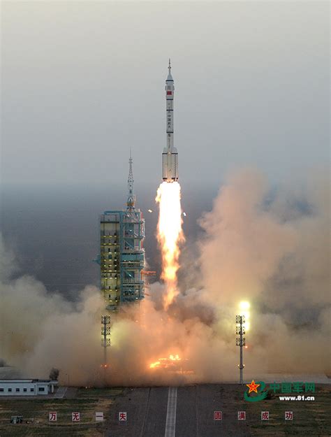 完美！神舟十一号载人航天飞船发射成功 - 中国军网