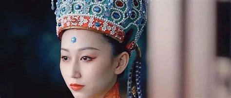 95后姑娘拍摄56个民族服饰，8000万赞：这种美，只有中国人最懂！_少数民族_费青_女性