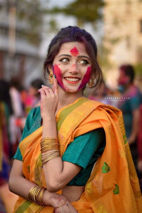 Riya Sanyal ，一位来自印度的女孩因为迷人的眼睛与笑容红遍网络
