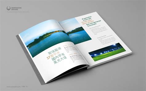 企业画册/产品手册封面&内页排版设计展示样机 A4 Landscape Perfect Binding Brochure Mockup-变色鱼