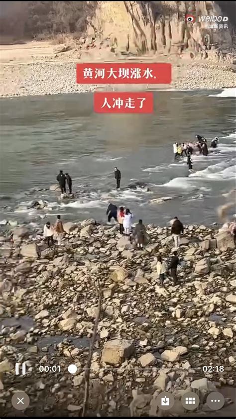 实拍河北邯郸暴雨：两壮汉直接被大水冲走，市民为求生抱树自救！_腾讯视频