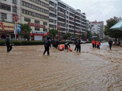 暴雨袭广东龙川县 城区多处严重受淹2万多人受灾_凤凰网资讯_凤凰网