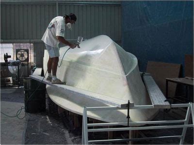 无模具制作玻璃钢船艇操作过程_技术工艺_复材学院_复材网