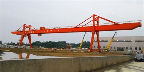 江南造船厂1600吨龙门吊总体吊装已完成