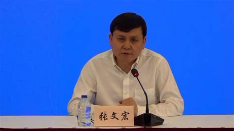 张文宏呼吁作为中坚力量的成年人，通过疫苗接种来保护老人儿童_凤凰网视频_凤凰网