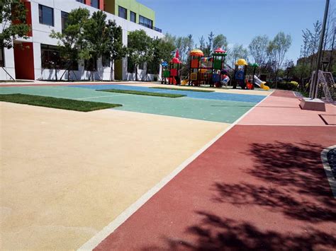 幼儿园内施工的塑胶跑道和卡通地坪_吉林省金鼎康体设施有限公司
