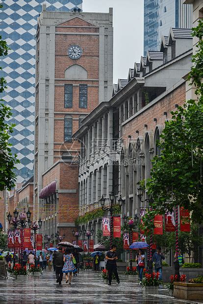 武汉武昌著名的步行街-楚河汉街高清图片下载-正版图片500692628-摄图网