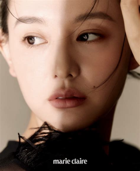 韩国女艺人金智媛最新杂志写真精致妆容展现法式优雅_韩国娱乐新闻_