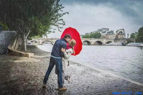 法中新闻:法兰西之吻：法国人公开的爱情语言