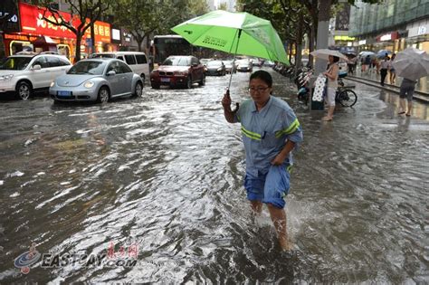 暴雨中的郑州：市民抱团自救，多家医院浸水停电，“全球最大医院”损失或超10亿__财经头条